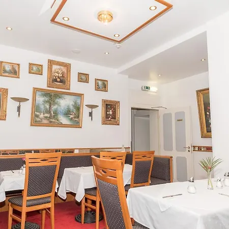 Hotel Bayernland-2