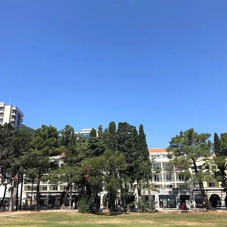 Beachfront Fontana 20-3