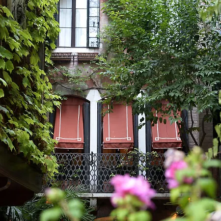 Hotel Flora - By Romanelli Family-3