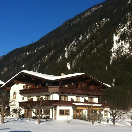 Hotel-Garni Almhof-3