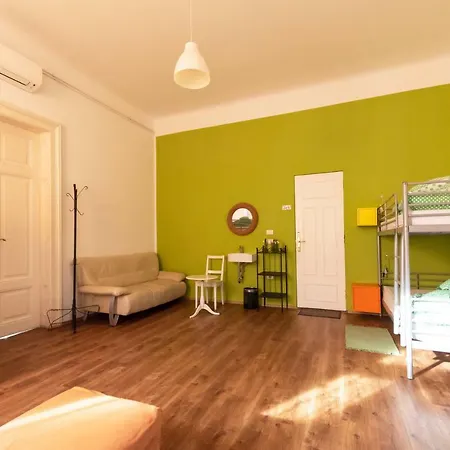Fluxus Hostel-2