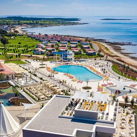 Arena Grand Kazela Camping Homes-3