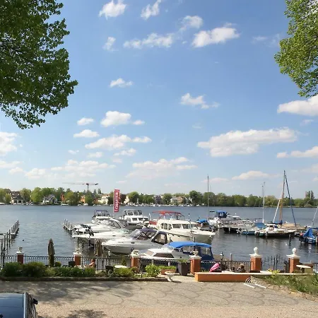 Yacht- , und Reisemobilhafen Historisches Fährhaus Wendenschloss-2