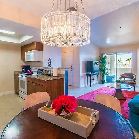 Luxury Modern Condo 2-2