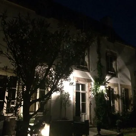 Domaine De La Bastille, Manoir Du Xvll, Bed And Breakfast-3