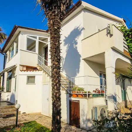 Cukon Holiday Home-2