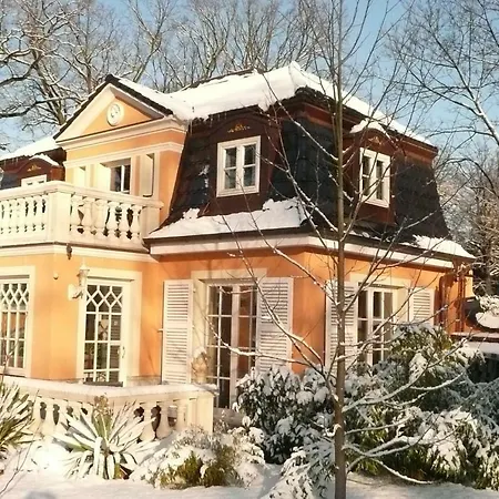 Yacht- , und Reisemobilhafen Historisches Fährhaus Wendenschloss-3