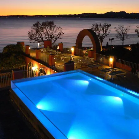 Hotel Alla Riviera Lake View-3