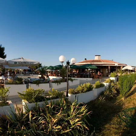 Happy Camp Mobile Homes In Centro Vacanze Bi Village-3