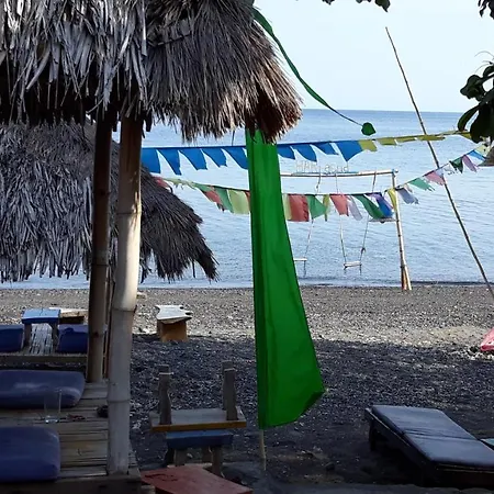 Barracuda Beach Hostel-2