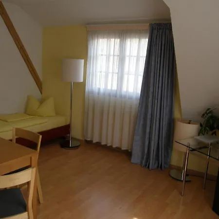 Hotel Pension zu Dresden Altpieschen-2