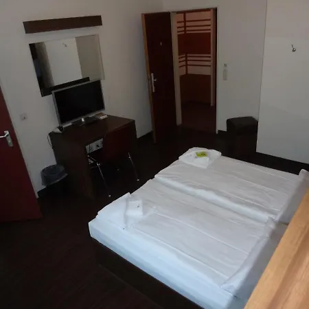 Hotel 103-2