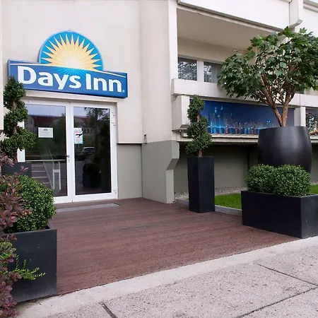 Days Inn Leipzig City Centre-3