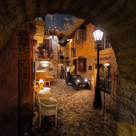 Paul'S Fantasia Boutique Suites-2