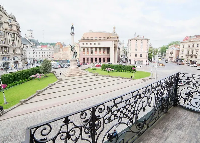 Miskevycha Square 5A Apartment- View Of The Center Of Lviv With A Balcony