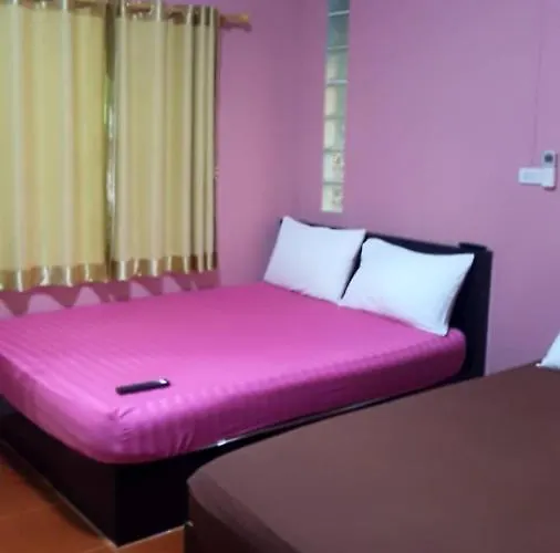 Hotel สุขกมลรับอรุณแฝด2ห้อง Chanthaburi