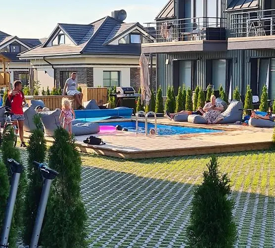 Vaivorykstes 7D Apartamentai Su Baseinu Vasaros Metu Palanga