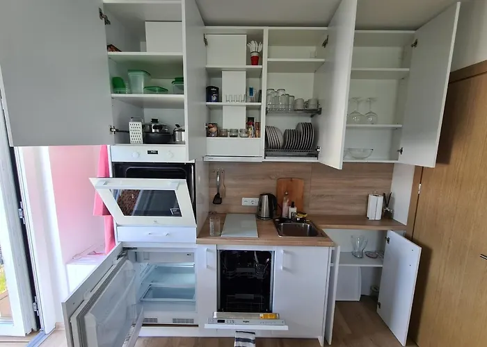 Vaivorykstes 7D Apartamentai Su Baseinu Vasaros Metu Palanga