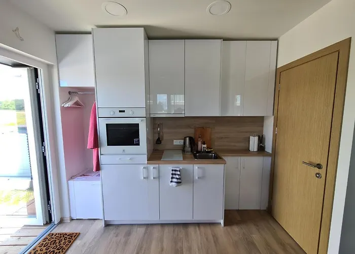 Vaivorykstes 7D Apartamentai Su Baseinu Vasaros Metu Palanga