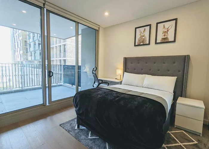 Ferienwohnung Elegant 3-Bed 2-Bath, Balcony, With Pool Included, No Parties! Sydney