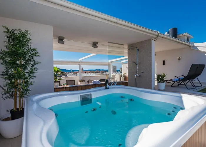 Ferienwohnung Penthouse With Roof Terrace With Jacuzzi Zadar
