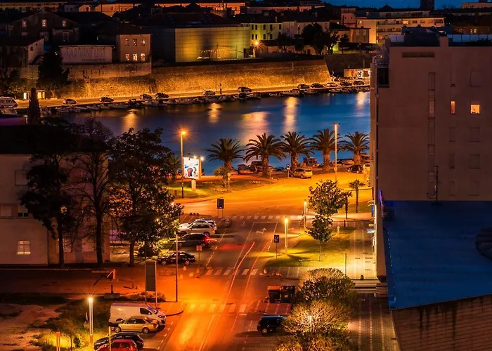Ferienwohnung Penthouse With Roof Terrace With Jacuzzi Zadar