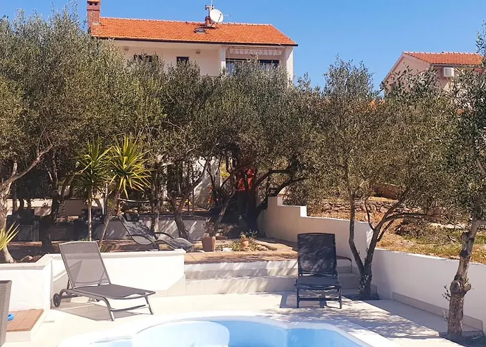 Compelx With Detached House And Spacious Apartment Stari Grad 