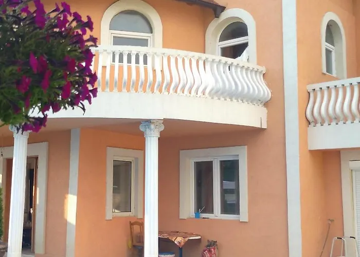Ferienwohnung Castle De Dios Novi Sad