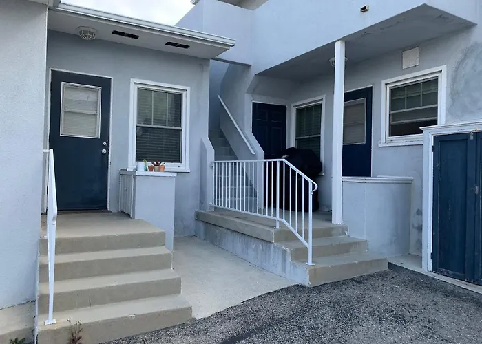 Ferienwohnung Rustling Leaves 2Bd/1 Ba Upstairs Parking/Laundry Los Angeles