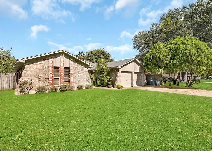 Private Pool, Pool Table, Outdoor Kitchen,Spa Houston