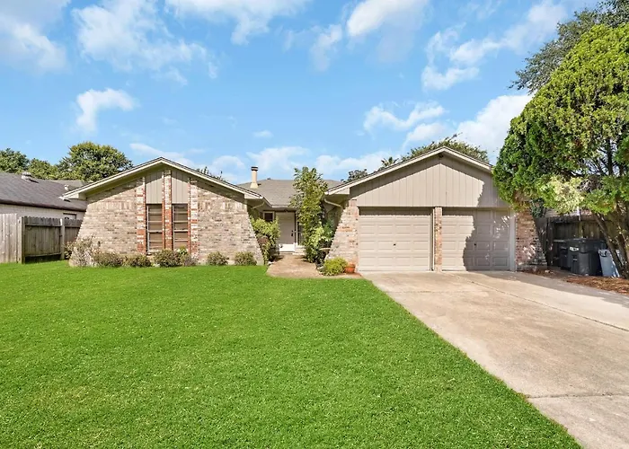 Private Pool, Pool Table, Outdoor Kitchen,Spa Houston