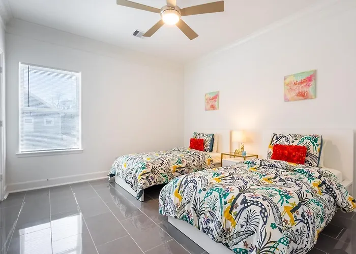 Cute Cozy House Close To Major Sporting Events And Restaurants Houston