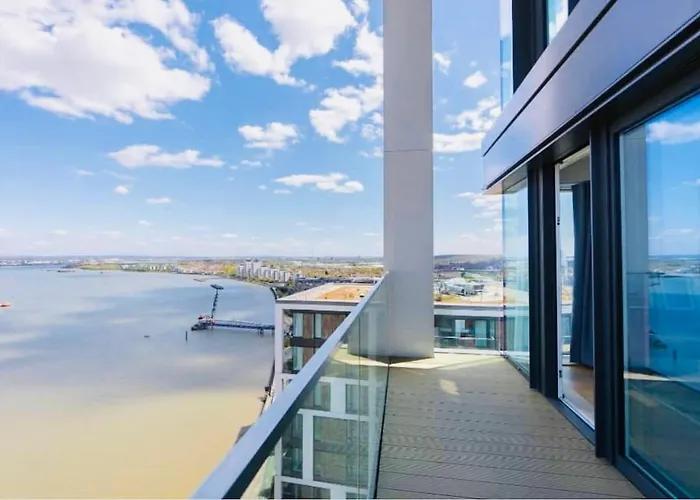 Ferienwohnung Executive Waterfront Split Penthouse London