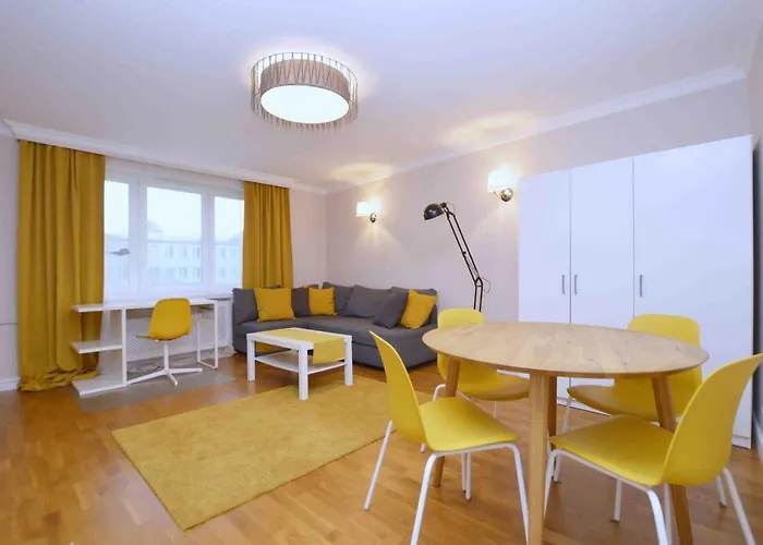Spacious 3City Apartment With Bathtub In Gdansk By Noclegi Renters