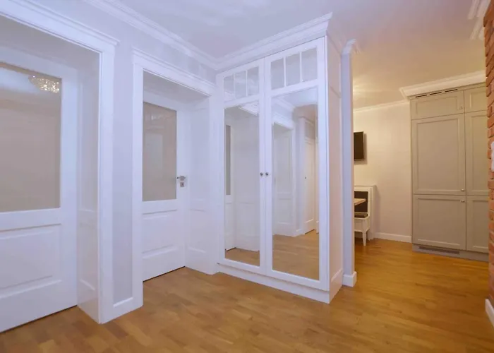 Spacious 3City Apartment With Bathtub In Gdansk By Noclegi Renters
