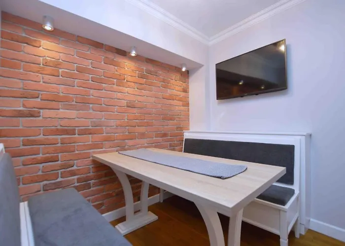Spacious 3City Apartment With Bathtub In Gdansk By Noclegi Renters