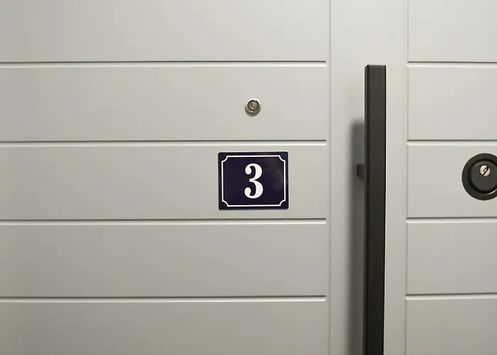Matisse No3 - One Bedroom Apartment With Balcony Tirana