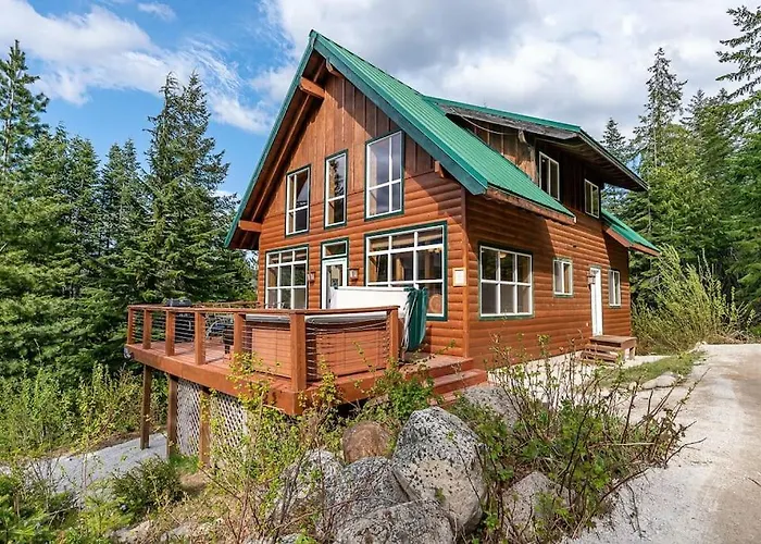 Hot Tub Cool Views: Roaring Creek Cabin Leavenworth