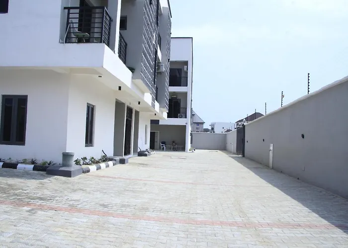 Cosy 2-Bedroom Apartment With Superfast Wifi And 24X7 Security And Electricity Lekki
