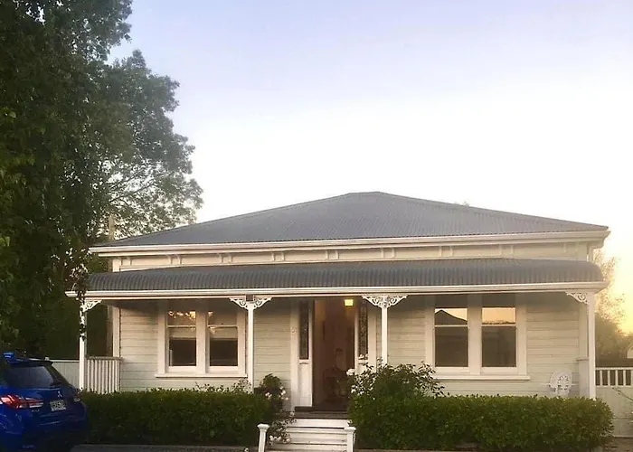 La Rocque Cottage Martinborough