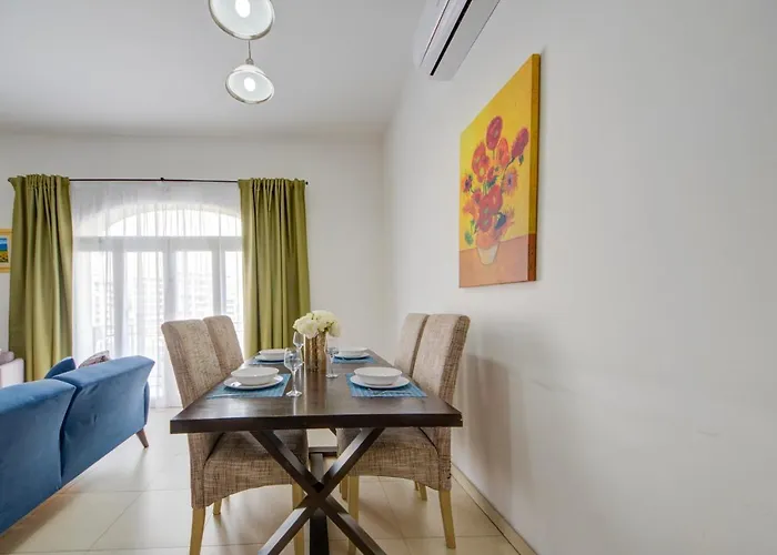 Seafront 2-Bedroom Apartment In St Julians San Ġiljan