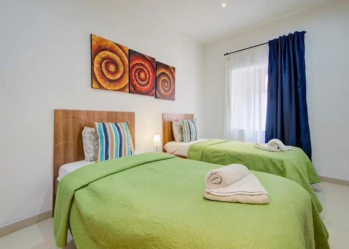 Seafront 2-Bedroom Apartment In St Julians San Ġiljan