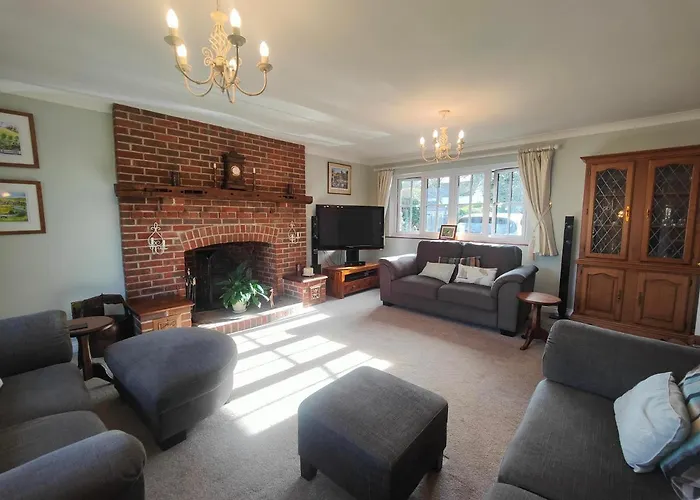 Birdsong Rural Winchester Twyford - 2Br, 5Br, 7Br - Sleeps Upto 14
