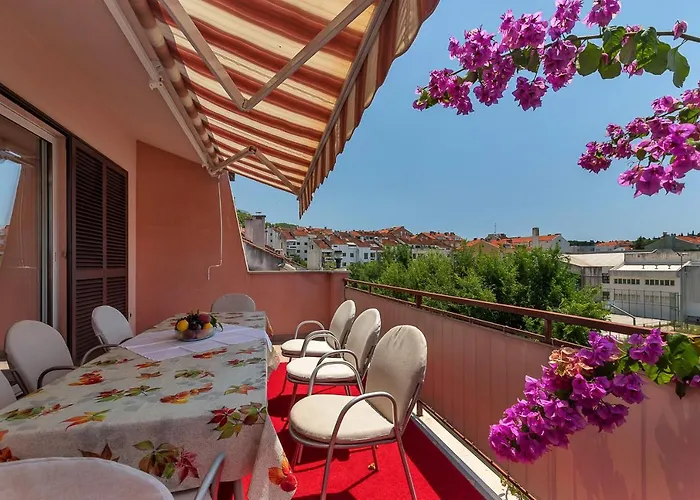 Apartments Roza Makarska