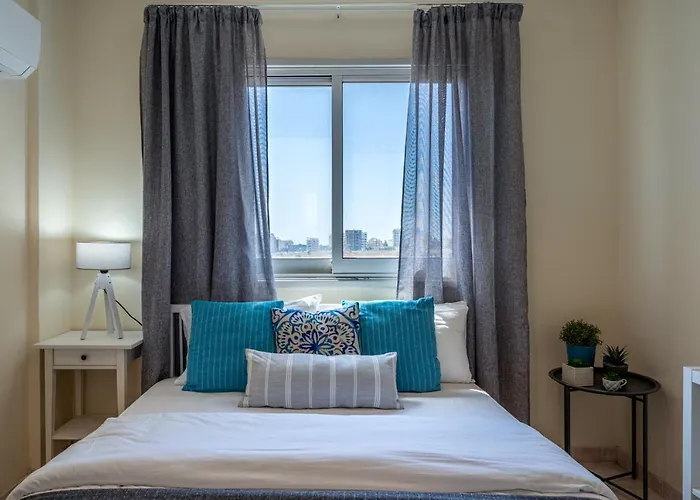Sunny 2-Br Apartment In Mackenzie Larnaka