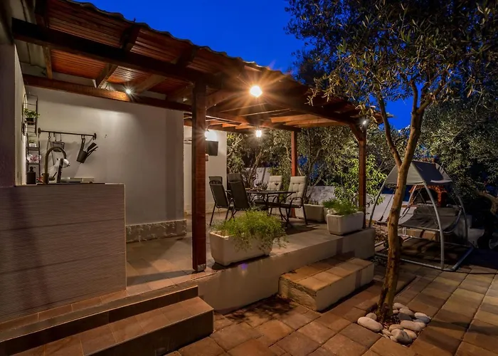 Compelx With Detached House And Spacious Apartment Stari Grad 