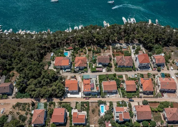 Compelx With Detached House And Spacious Apartment Stari Grad 