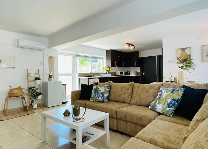 Serena'S 2-Br Apartment In Larnaka