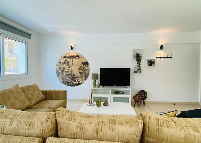 Serena'S 2-Br Apartment In Larnaka