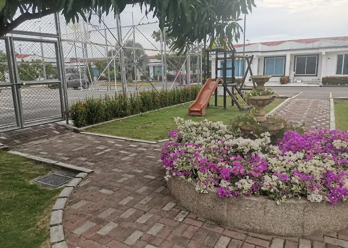 Villa Agradable Casa Con Piscina En Tierra Caliente Flandes